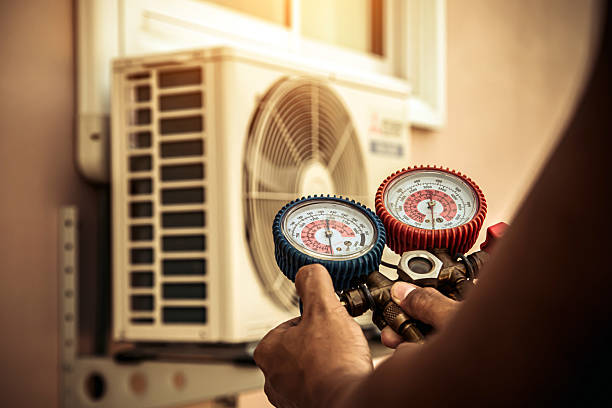 Professional Hvac technician working in Lowell, FL